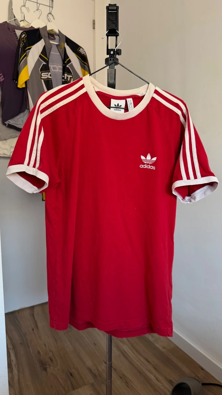 Camiseta Adidas Originals roja talla S